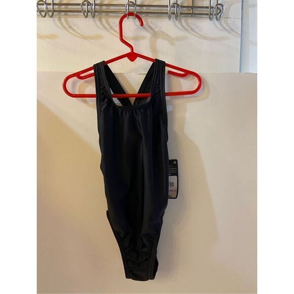 Speedo Pro Lt. Suit size 6 little girls. Black racerback Swim Team NEW $40